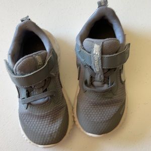 Nike toddler 8.5 sneakers